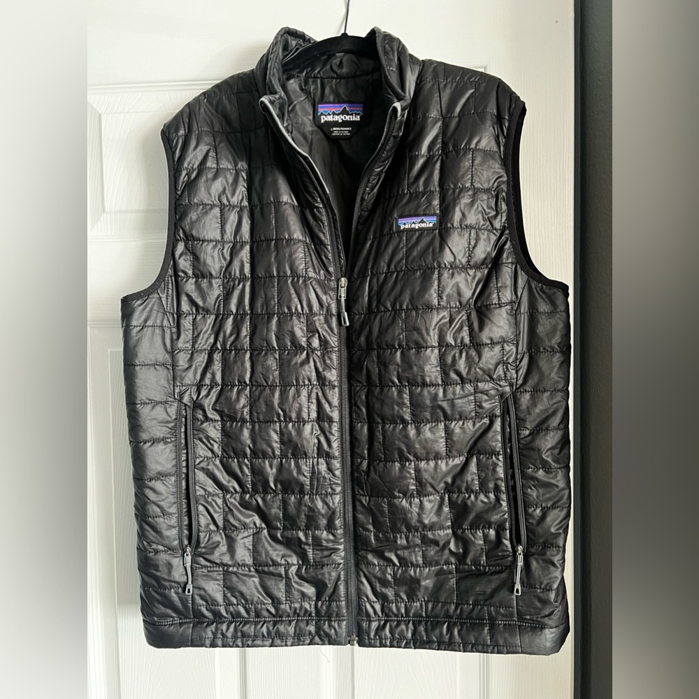 Patagonia 
Puffer Vest
Men’s Large
$84
